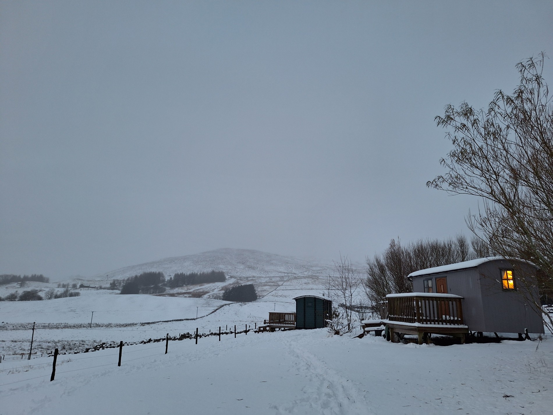 We woke up to a winter wonderland with snow all around us! This is exciting for all the ski and snowboarders we have over winter who like to stay close to the slopes with a place to come back to that is warm and cosy, with open fire pits and a wood-fired hot tub to relax in after a days skiing in Scotland!