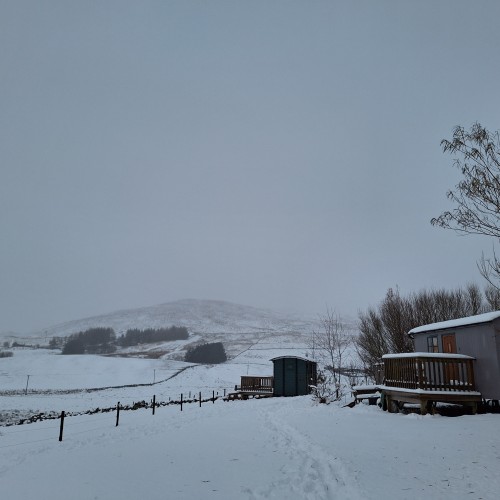 We woke up to a winter wonderland with snow all around us! This is exciting for all the ski and snowboarders we have over winter who like to stay close to the slopes with a place to come back to that is warm and cosy, with open fire pits and a wood-fired hot tub to relax in after a days skiing in Scotland!